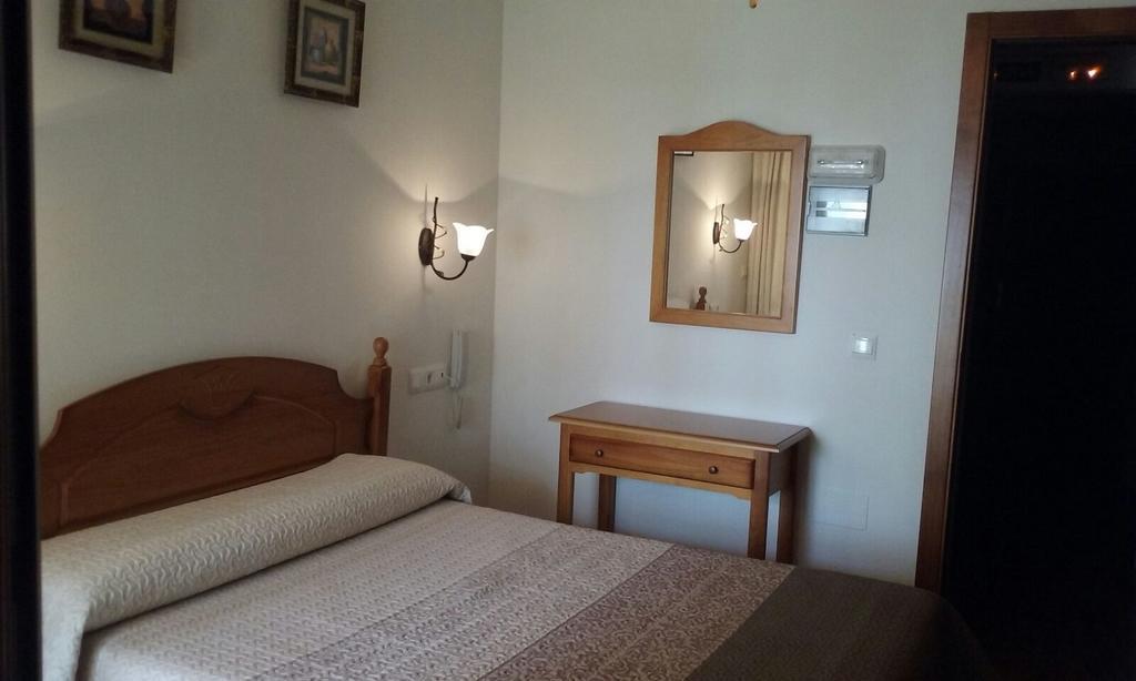 Hotel Las Flores Tolox Buitenkant foto